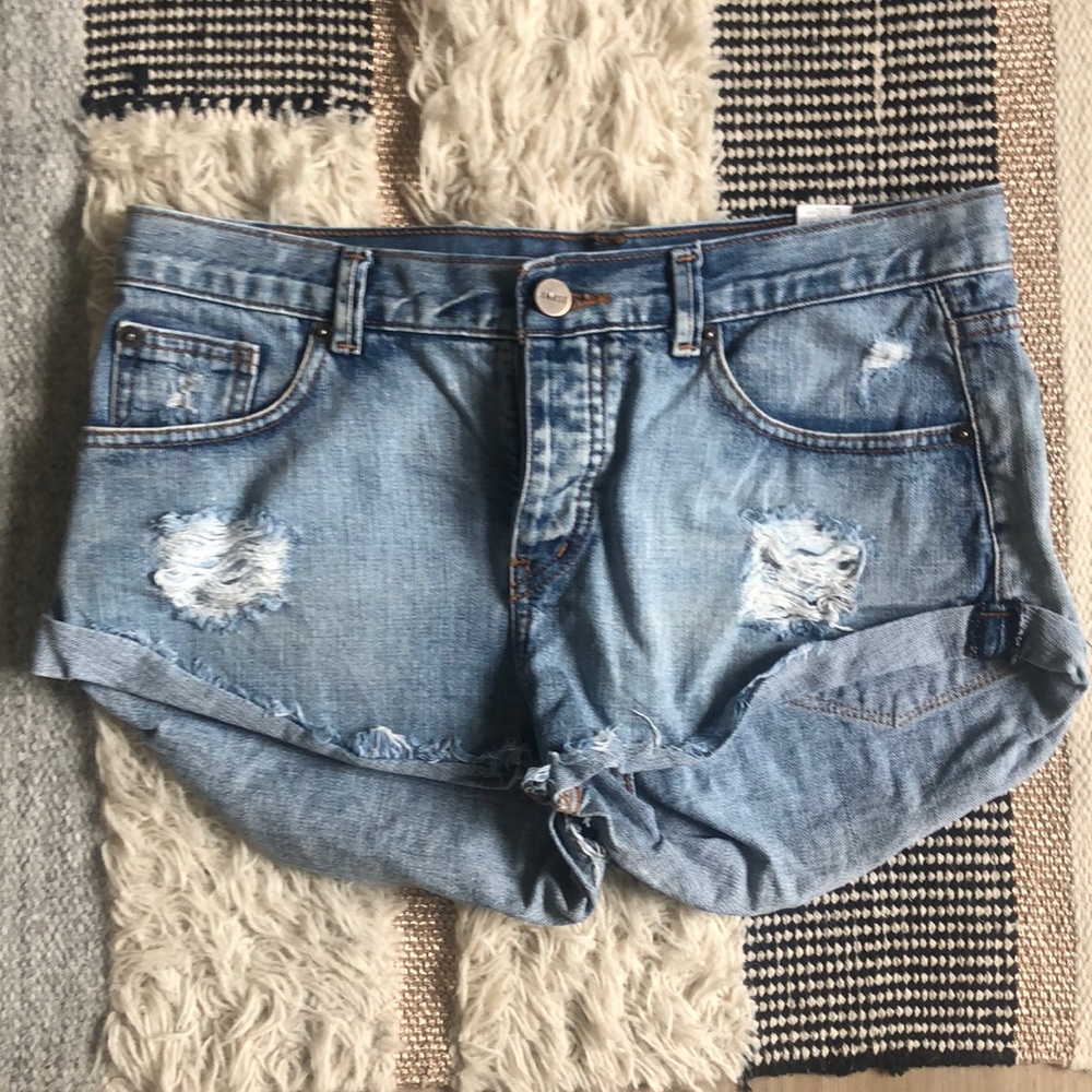 •Amuse Society Beach Vida Bling Jean Short Size 27•